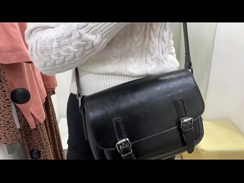 ❤️ Публічна мастурбація молодої сучки FeralBerry фалоімітатором у примірочній ❤️❌  Секс у нас