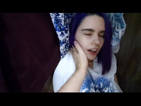 ❤️ Знайшов мою сестру в шафі і допоміг їй закінчити ❤️❌  Секс у нас